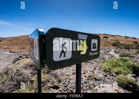 Marquage des panneaux de sentiers de promenade entre le Palace et la Siete Canadas dans la région de la par de Las Canadas del Teide, Tenerife, Ca Banque D'Images