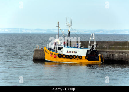 Le bateau de pêche enregistré Leith 'Star' Divine LH-230 amarré au port Seton, East Lothian, en Ecosse. Banque D'Images