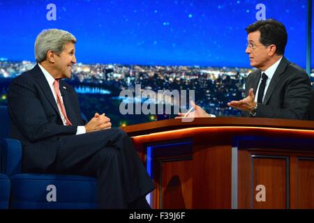 Le secrétaire d'Etat John Kerry fait une apparition au Late Show avec Stephen Colbert, 1 octobre 2015 à New York, New York. Banque D'Images