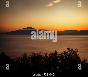 Coucher de soleil sur le Vésuve, Sorrente, Campanie, Italie Banque D'Images