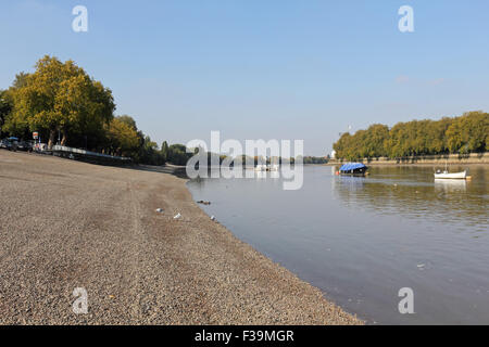 Putney, SW London, Royaume-Uni. 2 octobre, 2015. Une autre belle journée ensoleillée sur la Tamise à Putney, un accueil chaleureux avec des températures atteignant 18 degrés. Credit : Julia Gavin UK/Alamy Live News Banque D'Images