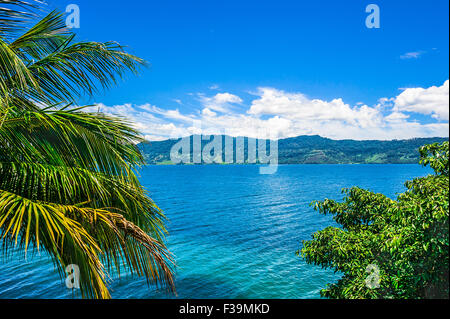 Vue du Lac Toba à Sumatra, en Indonésie, en Asie du sud-est Banque D'Images