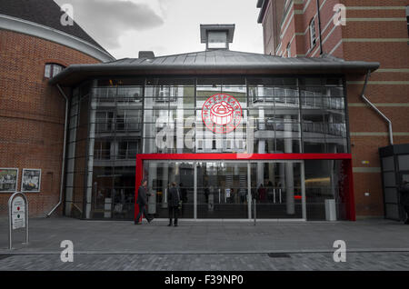 Le Globe Theatre, Londres, l'un des bâtiments emblématiques de cette ligne les rives de la Tamise à Londres. Banque D'Images