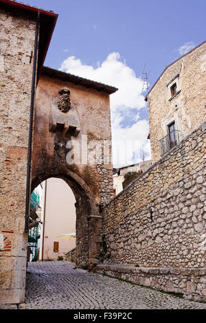 Porte de Santo Stefano di Sessanio (Italie) Banque D'Images