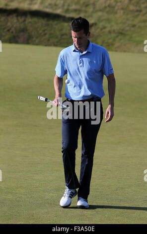 Kingsbarns, en Écosse. 09Th Oct, 2015. Alfred Dunhill Links Golf, deuxième tour. Tim Henman au 5ème vert Credit : Action Plus Sport Images/Alamy Live News Banque D'Images