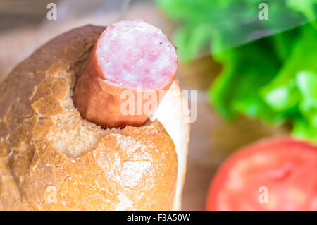 Fumé saucisse hot-dog en pointe libre Banque D'Images