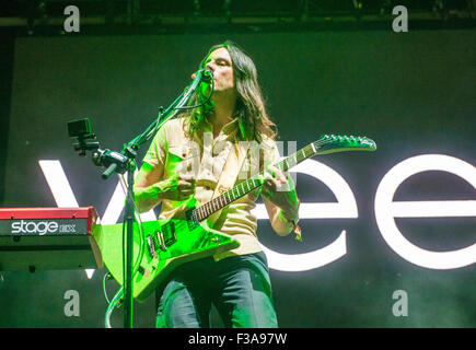 Brian Bell, musicien de Weezer effectue sur scène au Festival 2015 La vie est belle à Las Vegas Banque D'Images