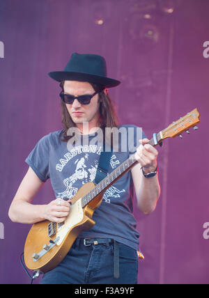 Singer/songwriter James Bay effectue sur scène au iHeartRadio Music Festival 2015 à Las Vegas Banque D'Images