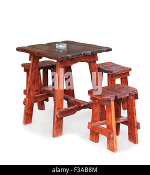 Une table et chaises en bois isolé sur fond blanc Banque D'Images