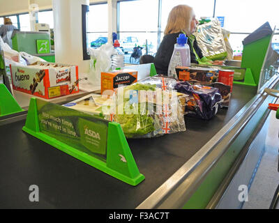 ASDA Stores Ltd est une propriété américaine, britannique fondé supermarché, basé à Leeds, West Yorkshire. Utilisez UNIQUEMENT ÉDITORIALE Banque D'Images