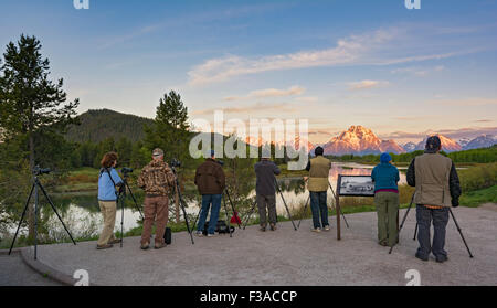 Wyoming, Grand Teton National Park, Oxbow Bend, photographes, Mt. Réflexion sur sunrise Moran Snake River Banque D'Images