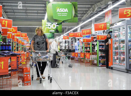 ASDA Stores Ltd est une propriété américaine, britannique fondé supermarché, basé à Leeds, West Yorkshire. Utilisez UNIQUEMENT ÉDITORIALE Banque D'Images