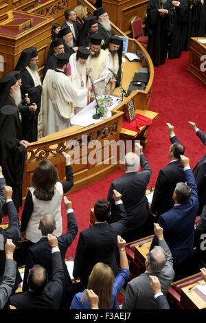 Athènes, Grèce. 3e oct, 2015. Les membres nouvellement élus du parlement assister à une cérémonie d'assermentation à Athènes, capitale de la Grèce, le 3 octobre 2015. Credit : Marios Lolos/Xinhua/Alamy Live News Banque D'Images