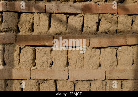 Close up de l'ancien mur de briques sales dans la Bulgarie Banque D'Images