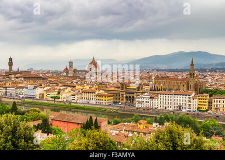 Vue panoramique à partir de la Piazzale Michelangelo à Florence - Italie Banque D'Images