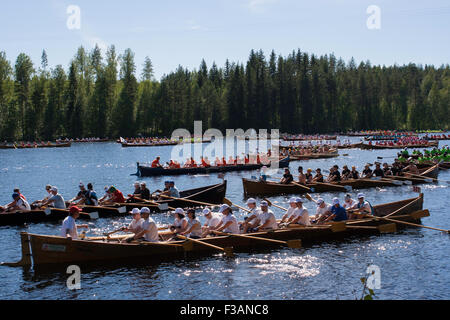 Compétition d'Aviron annuelle en Finlande. Banque D'Images