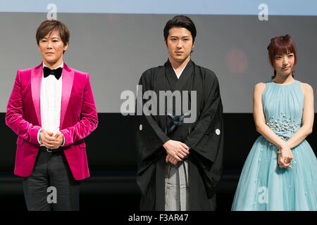 (L à R) producteur de mode Uematsu Koji, acteur de kabuki Onoe Matsuya et chanteuse / actrice Sayaka Kanda assister à la beauté de la princesse Festival pour le 35e anniversaire de 25ans femme magazine le 3 octobre 2015, Tokyo, Japon. L'événement présente des méthodes et de beauté les derniers produits cosmétiques avec des célébrités et des personnes. (Photo de Rodrigo Reyes Marin/AFLO) Banque D'Images