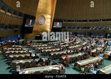 New York, USA. 3e oct, 2015. Photo prise le 3 octobre 2015, montre une vue générale du débat général de la 70e session de l'Assemblée générale des Nations Unies au Siège des Nations Unies à New York. La 70e session de l'ASSEMBLÉE GÉNÉRALE DES NATIONS UNIES Le samedi a conclu l'Assemblée générale débat de haut niveau au Siège des Nations Unies à New York, des discussions sur un large éventail de questions, y compris le changement climatique, la paix et le développement. © Muzi Li/Xinhua/Alamy Live News Banque D'Images