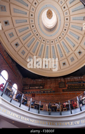 Le centre de Quincy Market building food court dome Faneuil Hall Marketplace Centre-ville de Boston MA USA Banque D'Images