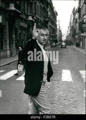 1966 - Rome, 14.Q.1966 : l'acteur britannique Stewart Granger arrive à Rome hier. Il est maintenant l'agent secret 009, et il est en attente d'un nouveau rôle de cette aventure. © Keystone Photos USA/ZUMAPRESS.com/Alamy Live News Banque D'Images