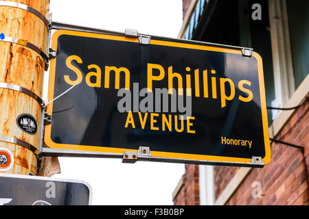 Sam Phillips signe Avenue à Memphis, Tennessee. Dédié à la roche pionnier qui a ouvert Sun Studios le Jan 3, 1950 Banque D'Images