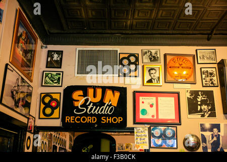 Encadrés sur les murs du Soleil Studio museum et un café au 706, avenue de l'Union, Tennessee Memphis, berceau du Rock N' Roll Banque D'Images