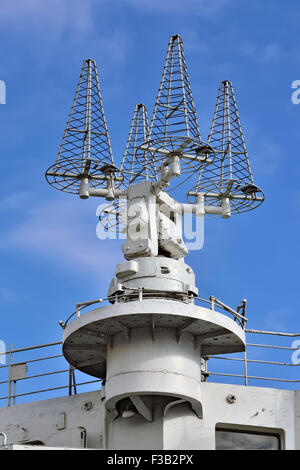 Antennes de communication par satellite à bord Banque D'Images