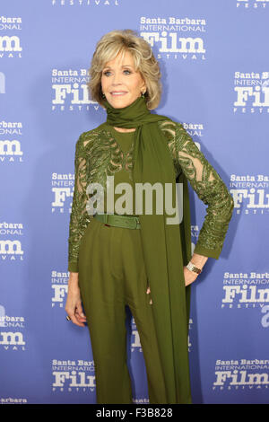 Santa Barbara, Californie, USA. 3 octobre, 2015. Le Santa Barbara International Film Festival en l'honneur de Jane Fonda pour son 'Excellence in Film". Jane Fonda, marche le tapis rouge à la black tie gala tenu à la Bacara Resort & Spa. Credit : Lisa Werner/Alamy Live News Banque D'Images