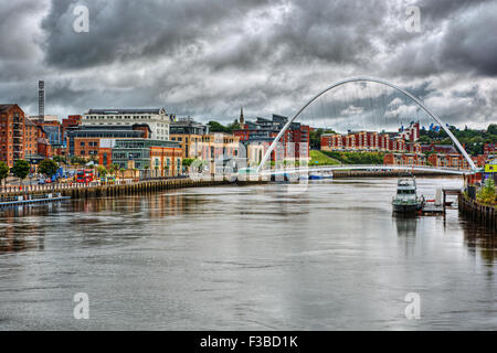 Septembre 2015, Gateshead Millennium Bridge à Newcastle-upon-Tyne (Angleterre), HDR-technique Banque D'Images