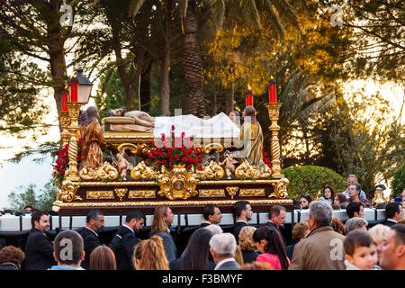 La semaine de Pâques procession Semana Santa village blanc de Mijas malaga andalousie espagne Banque D'Images