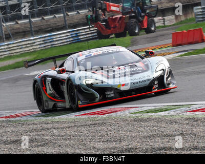 Monza, Italie, 2 octobre 2015 - McLaren 650s de Teo Martin équipe a remporté la course 1 à Monza Crédit : Edoardo Nicolino/Alamy Live News Banque D'Images