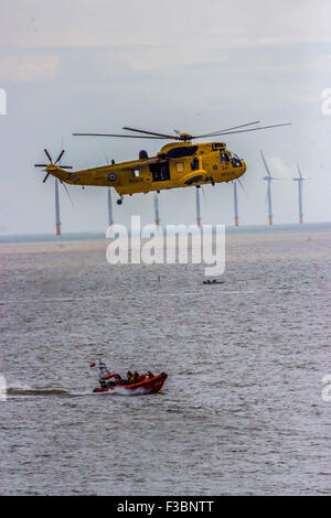 04 Oct 15 Clacton On Sea Essex- Aujourd'hui marque la fin des opérations de recherche et de sauvetage de la RAF en tant que responsabilité transféré à Bristow Helicopter Ltd Banque D'Images