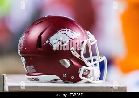 03 octobre 2015, l'Arkansas : Le casque lors d'Craftsman aspirateur avale NCAA Football match entre l'Université du Tennessee et l'Arkansas volontaires au Stade de Neyland Craftsman aspirateur avale à Knoxville, TN/CSM Gangloff Tim Banque D'Images