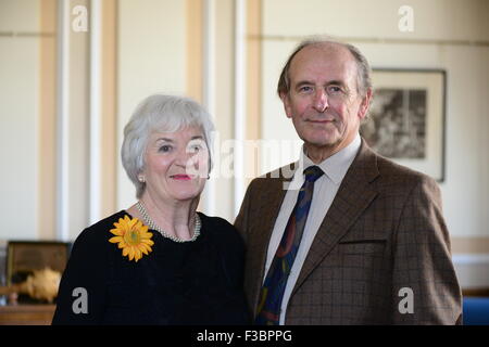 W.I Original Calendar Girl Lynda Logan avec son mari Terry Logan. Banque D'Images