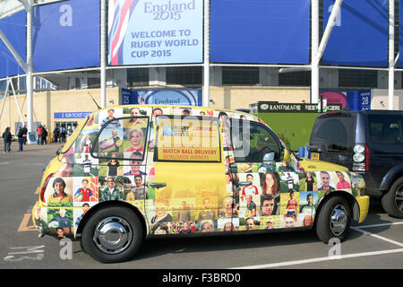 Leicester, King Power Stadium, UK,le 04 octobre 2015.Fans arrivant pour cet après-midi Rugby World Cup Match à la King Power stadium accueil de Leicester City FC. L'Argentine et les Tonga rugby fans en ambiance de fête avant le jeu. Credit : IFIMAGE/Alamy Live News Banque D'Images