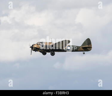 Restauré Bristol Blenheim Mk.I World War 2 RAF bombardiers léger lors de la bataille d'Angleterre 2015 75e anniversaire défilé à Goodwood Banque D'Images