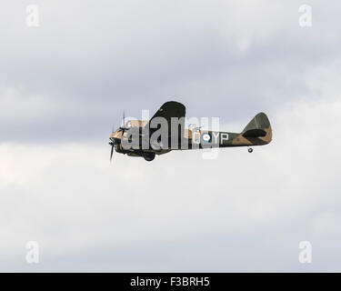 Restauré Bristol Blenheim Mk.I World War 2 RAF bombardiers léger lors de la bataille d'Angleterre 2015 75e anniversaire défilé à Goodwood Banque D'Images