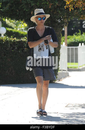 Kaley Cuoco fait un voyage rapide au dentiste comprend : Kaley Cuoco Où : Los Angeles, California, United States Quand : 03 août 2015 Banque D'Images