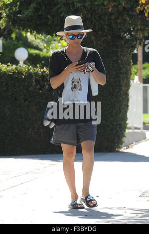 Kaley Cuoco fait un voyage rapide au dentiste comprend : Kaley Cuoco Où : Los Angeles, California, United States Quand : 03 août 2015 Banque D'Images