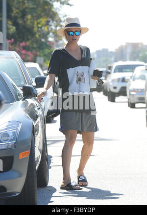 Kaley Cuoco fait un voyage rapide au dentiste comprend : Kaley Cuoco Où : Los Angeles, California, United States Quand : 03 août 2015 Banque D'Images