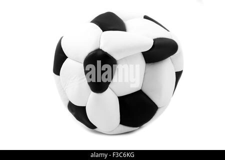 Ballon de foot dégonflé isolated on white Banque D'Images