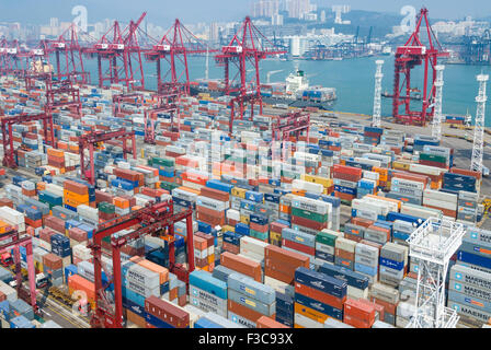 Grand terminal à conteneurs à Kwai Chung dans le port de Hong Kong, Chine Banque D'Images