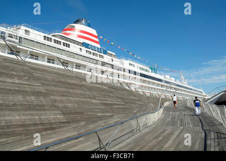 Avis de Osanbashi terminal passager dans Port de Yokohama au Japon Banque D'Images