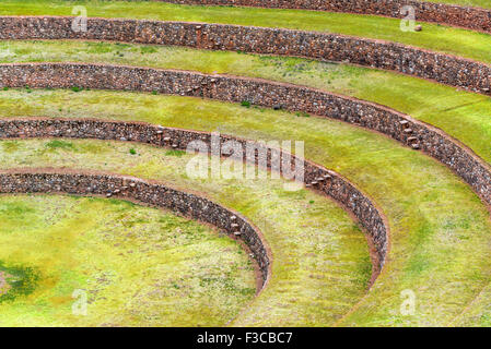 Vue rapprochée des ruines Incas de Moray au Pérou Banque D'Images