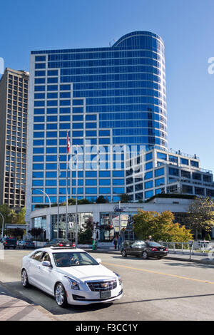 Fairmont Waterfront Hotel, dans le centre-ville de Vancouver, près du port. Vue de l'extérieur du bâtiment de la rue. Banque D'Images