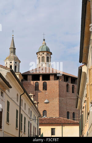 Maisons et église Beata Vergine Incoronata, Sabbioneta, province de Mantoue, Lombardie, Italie Banque D'Images