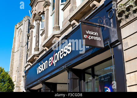 Gros plan du magasin de signalétique Opticiens Vision Express Boutique Prospect Crescent Harrogate North Yorkshire Angleterre Royaume-Uni GB Grande-Bretagne Banque D'Images