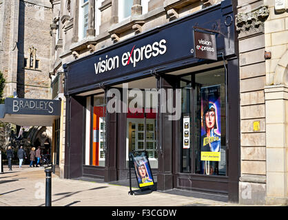 Opticiens Vision Express Shop magasin succursale extérieur Prospect Harrogate North Yorkshire Angleterre Royaume-Uni GB Grande-Bretagne Banque D'Images