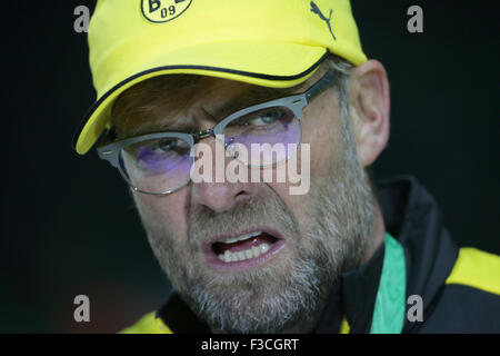 L'entraîneur de Dortmund JÜRGEN KLOPP réagit après le match de foot final DFB entre Borussia Dortmund et VfL Wolfsburg à l'Olympiastadion de Berlin, Allemagne, 30 mai 2015. Dortmund a perdu 1-3. Photo : MICHAEL KAPPELER/dpa (ATTENTION ÉDITEURS - EMBARGO SUR LES CONDITIONS : La DFB interdit l'utilisation et la publication d'images séquentielles sur l'internet et autres médias en ligne pendant le match (y compris la mi-temps). ATTENTION : période de blocage ! La DFB permet l'utilisation et la publication des photos pour les services mobiles (MMS) et en particulier pour le DVB-H et DMB qu'après la fin de la Banque D'Images