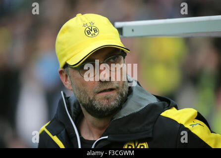 L'entraîneur de Dortmund JÜRGEN KLOPP en photo avant de la DFB football match final entre Borussia Dortmund et VfL Wolfsburg à l'Olympiastadion de Berlin, Allemagne, 30 mai 2015. Photo : MICHAEL KAPPELER/dpa (ATTENTION ÉDITEURS - EMBARGO SUR LES CONDITIONS : La DFB interdit l'utilisation et la publication d'images séquentielles sur l'internet et autres médias en ligne pendant le match (y compris la mi-temps). ATTENTION : période de blocage ! La DFB permet l'utilisation et la publication des photos pour les services mobiles (MMS) et en particulier pour le DVB-H et DMB seulement après la fin du match). Banque D'Images
